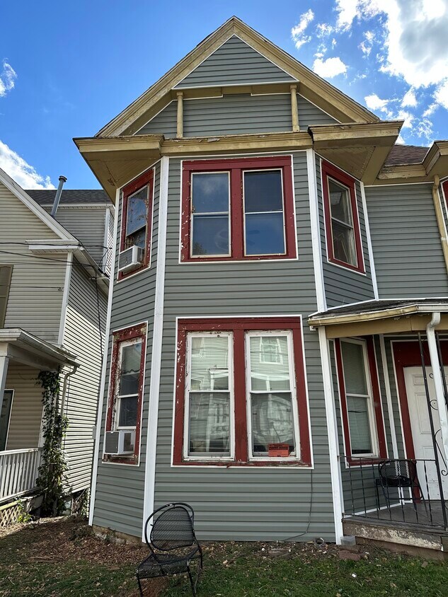 Building Photo - 386 Forest Ave