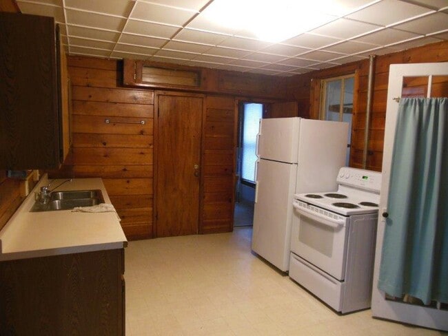 Building Photo - 17 N Bassett St