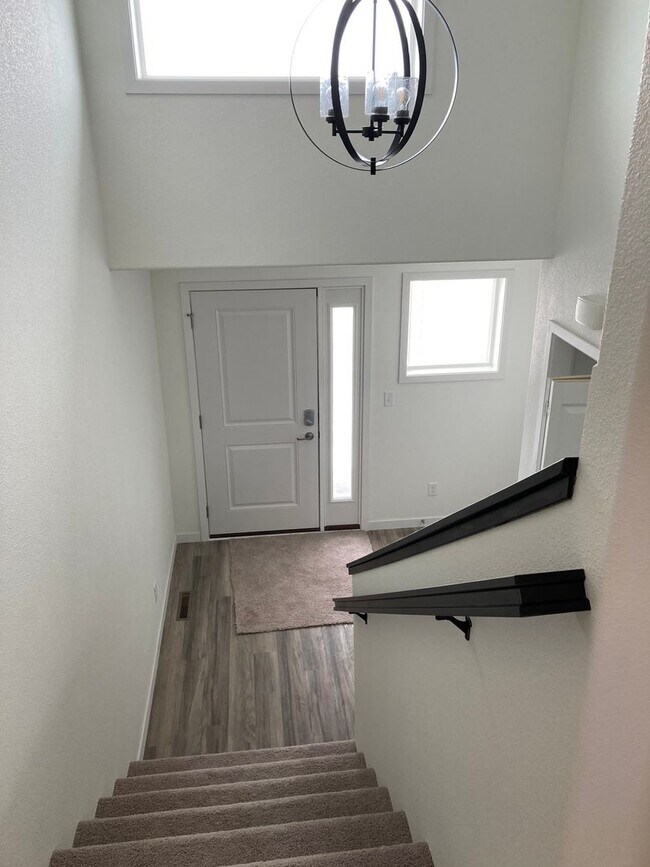 Foto del edificio - 4 Bed 3 Bath Twin Home