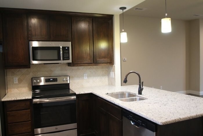 Foto principal - 1313 White Sand Drive