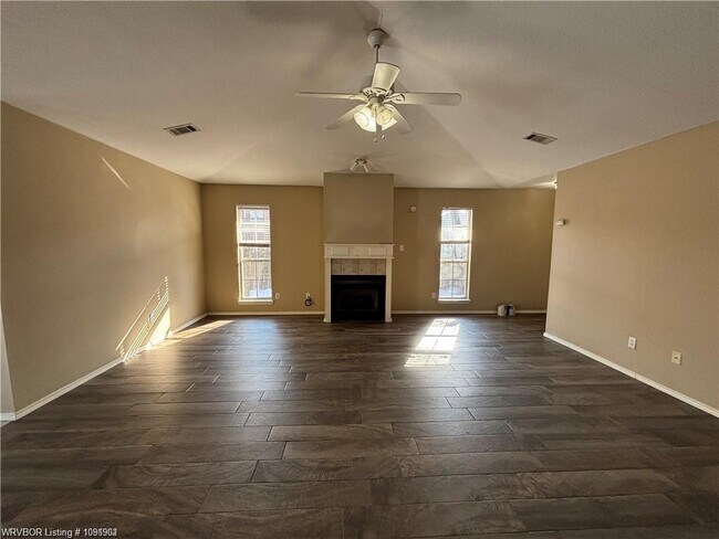 Building Photo - 9028 28