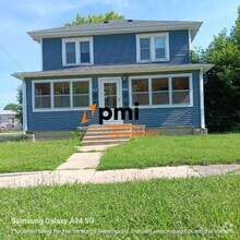 Building Photo - 1204 E 8th St