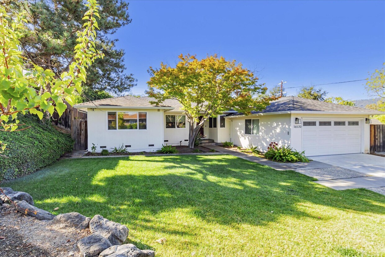 Primary Photo - 16570 Shady View Ln