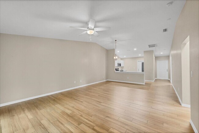 Building Photo - Duplex for rent