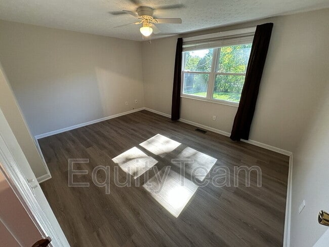 Foto del edificio - 4548 Forest Haven Ln