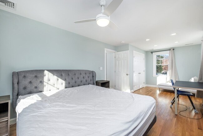 Foto del edificio - 107 Hemlock St