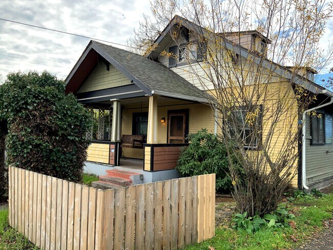 Building Photo - Whitaker Neighborhood Triplex on Monroe St...
