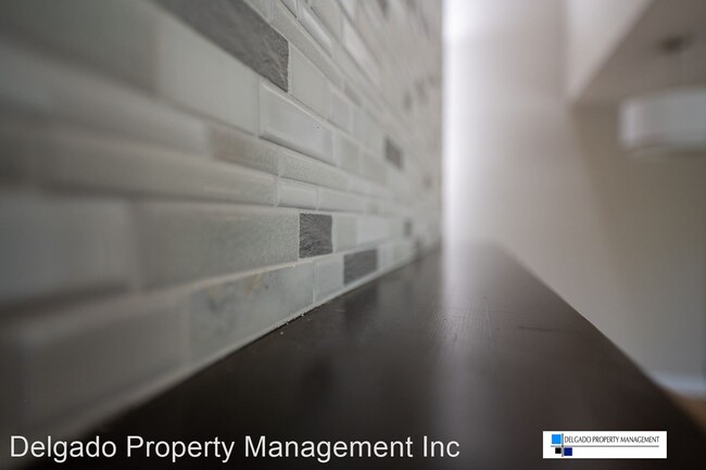 Foto del edificio - 2 br, 2.5 bath House - 738 Military East