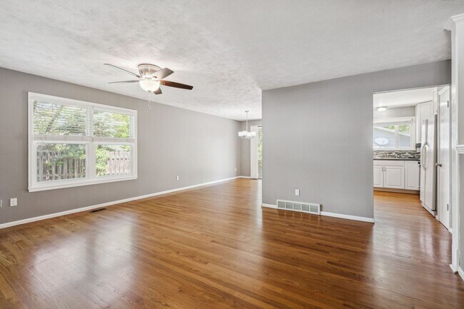 Foto del edificio - Central Fort Collins 5-Bedroom Ranch Home