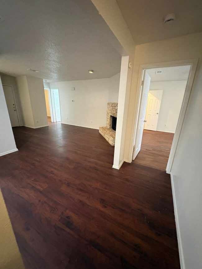 Building Photo - 806 Sirocco Dr