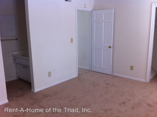 Building Photo - 5015 Lawndale Dr
