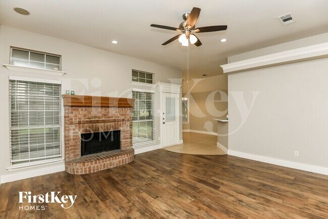 Foto del edificio - 547 NW Wintercrest Rd