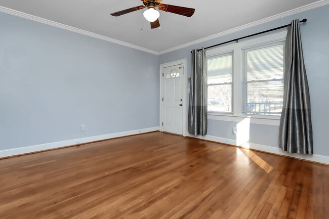 Building Photo - 29 Beach Rd Hampton VA 23664
