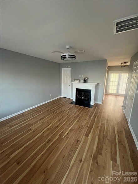 Foto del edificio - 7920 McGarry Trail