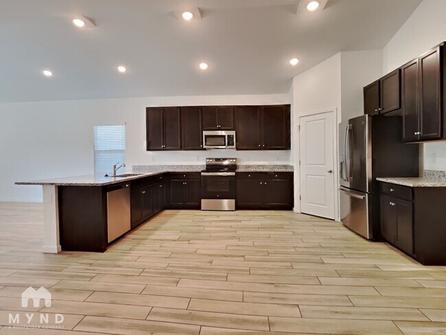 Building Photo - 7918 N 79th Ave