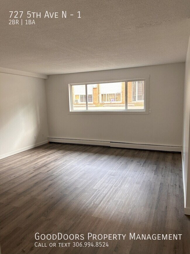 Photo du bâtiment - 727 5th Ave N