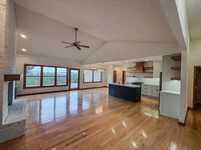 Building Photo - 27 Cadiz Ln