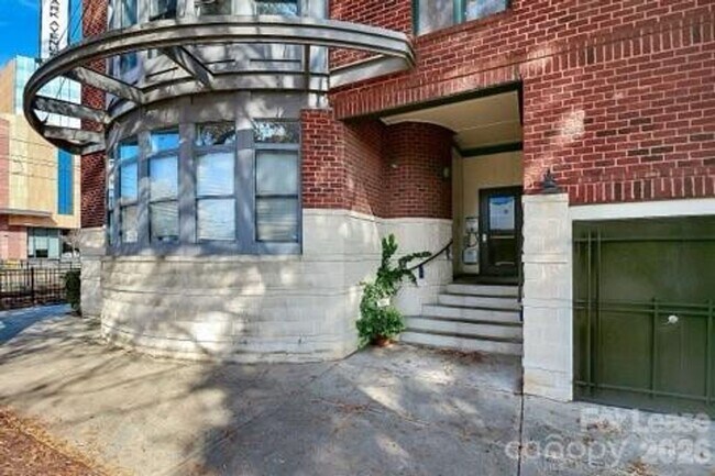 Foto del edificio - 115 E Park Ave