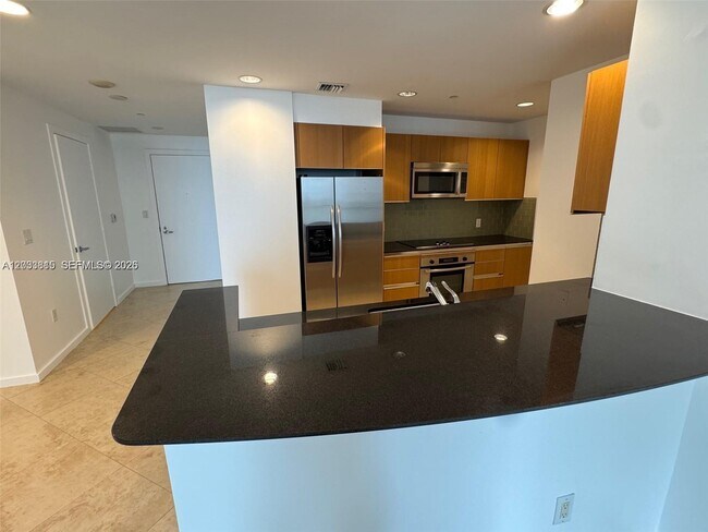 Building Photo - 1060 Brickell Ave