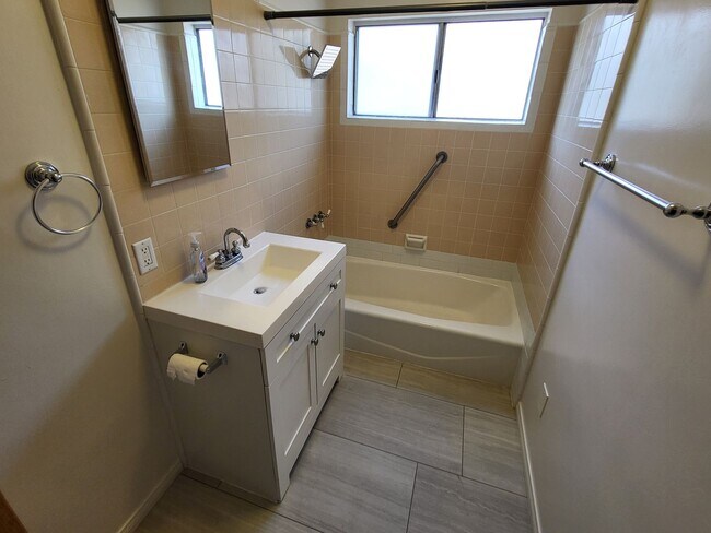 Foto del edificio - Beautiful Remodeled 3bd 2ba House in Wiseburn district