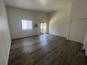 Building Photo - 6506 Balboa Blvd
