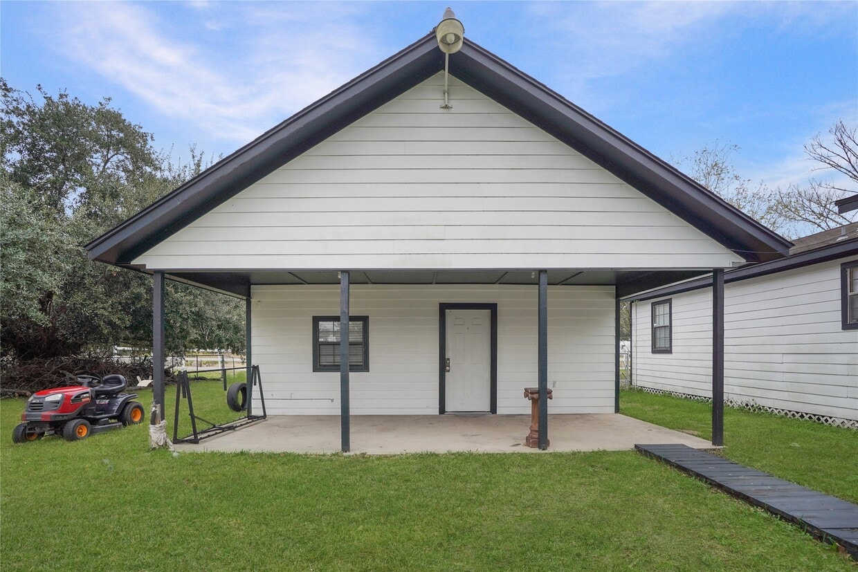 Primary Photo - 22855 E Martin Dr