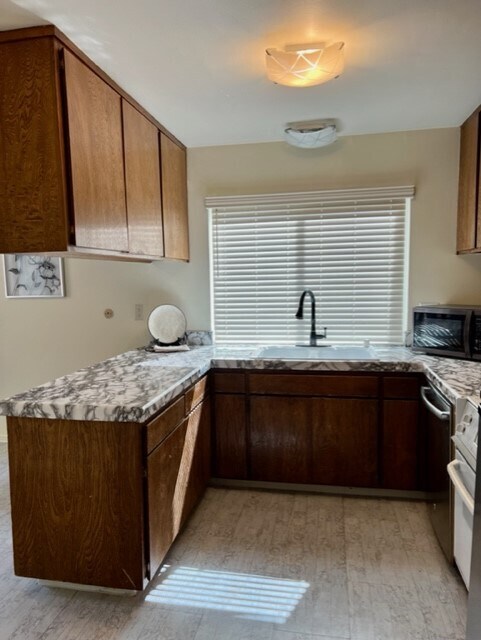 Building Photo - 144 Ascot Ct