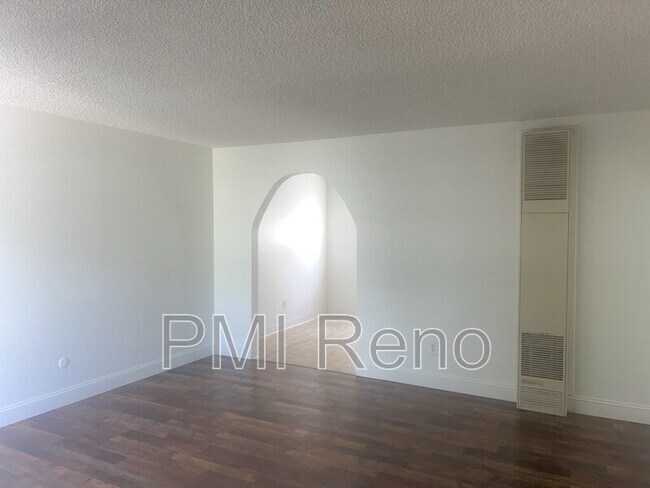 Foto del edificio - 1416 N Edmonds Dr