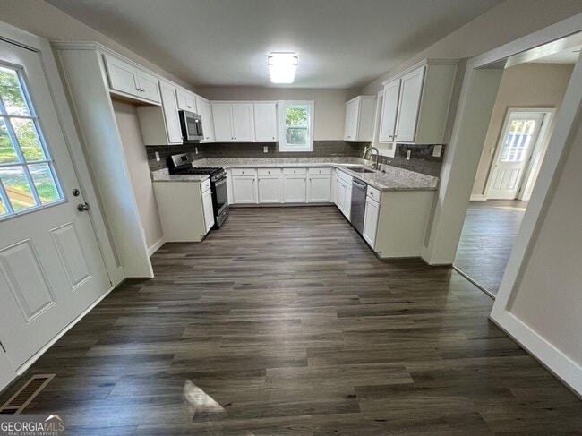 Building Photo - 6104 Blair St NE