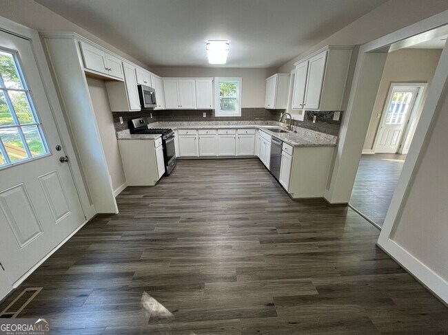 Foto del edificio - 6104 Blair St NE