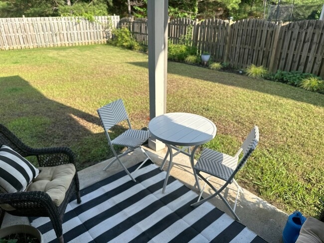 Foto del edificio - 1013 Edgewater Ln