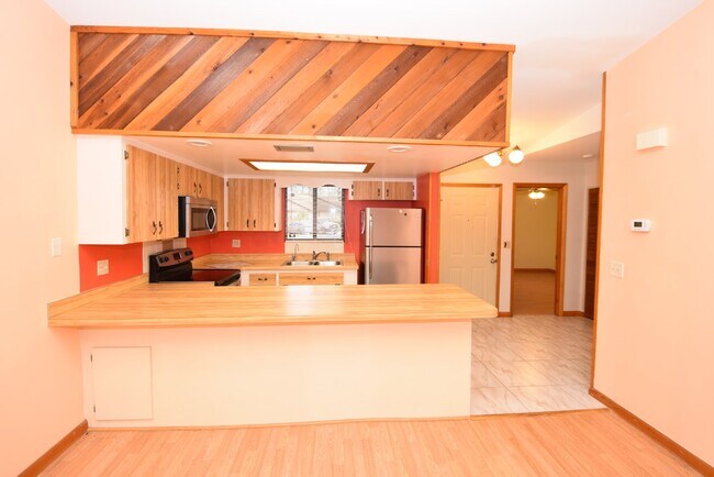 Building Photo - Lovely, 2 bedroom townhome in the Villages...