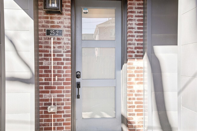 Building Photo - 25 S Washington St