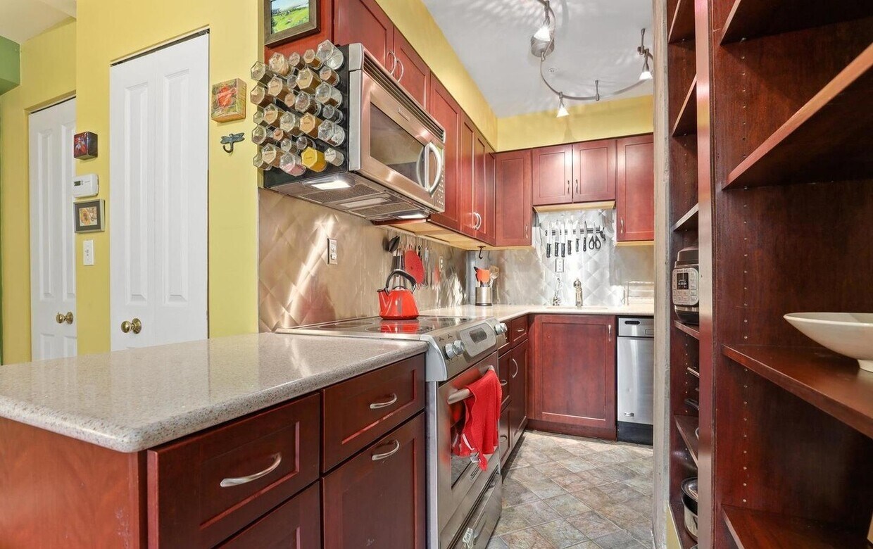 Primary Photo - 1731 Willard St NW