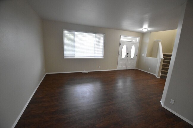 Building Photo - 7103 77th Dr NE