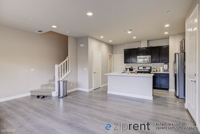 Building Photo - 3 br, 2.5 bath Condo - 1362 Caminito Veran...