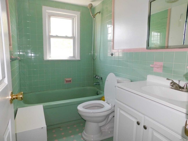 Building Photo - 259 Randall Ave