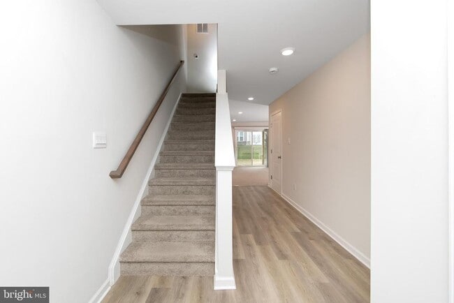 Building Photo - 272 Macoun Way