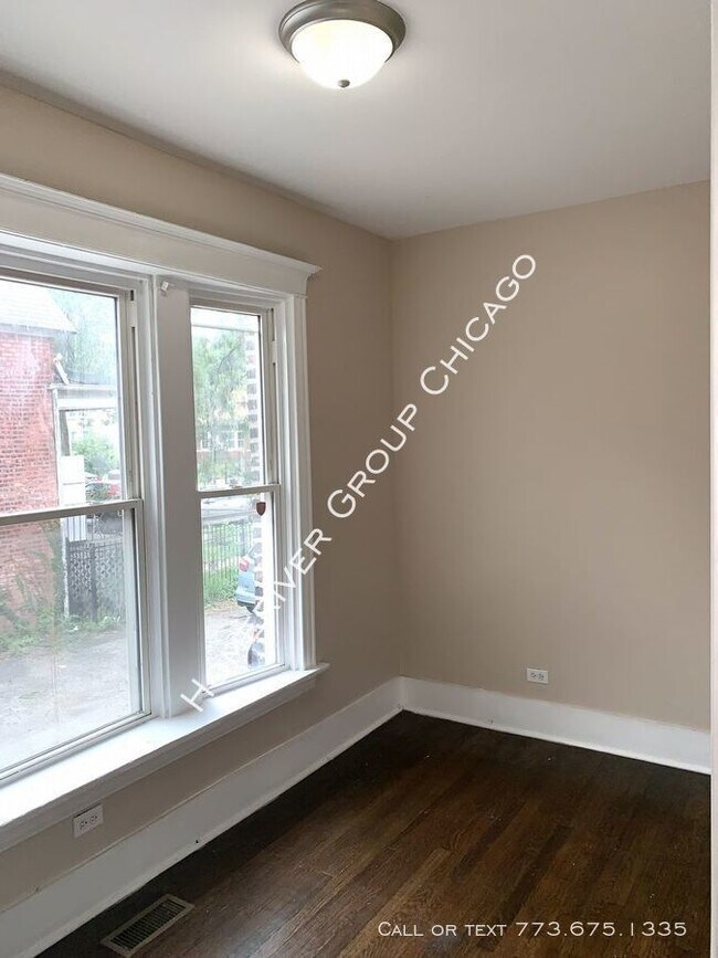 Building Photo - Auburn Gresham Beauty