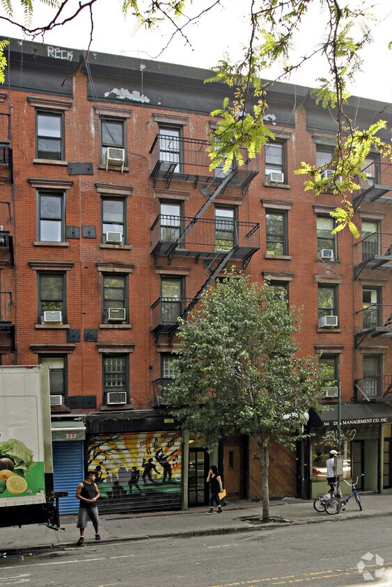 Building Photo - 339 E 10th St