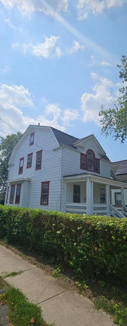 Building Photo - 4 BD 1.5 BA