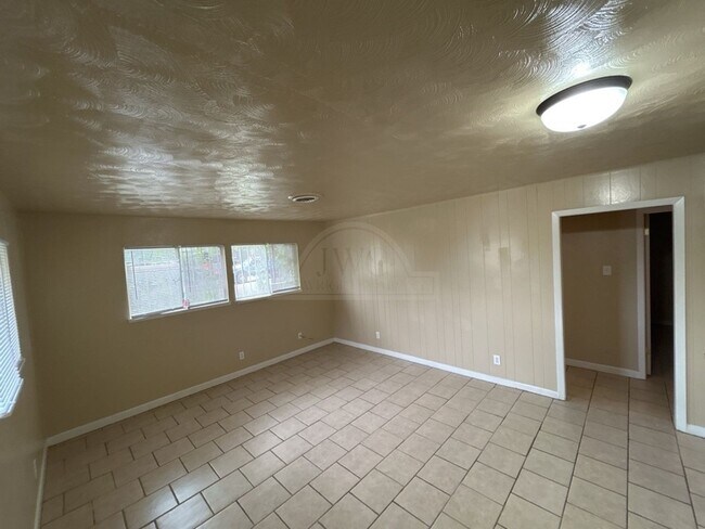 Building Photo - 1814 Crestridge Dr