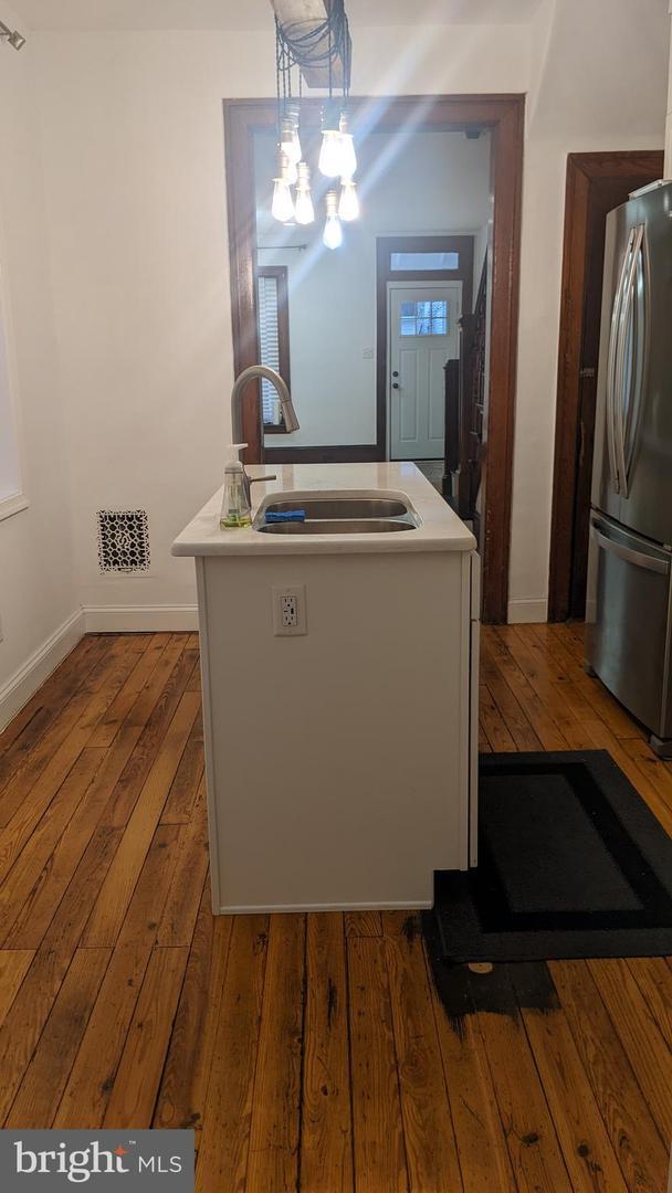 Foto del edificio - 737 E Chestnut St