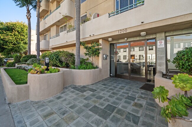 Foto del edificio - 1200 S Corning St