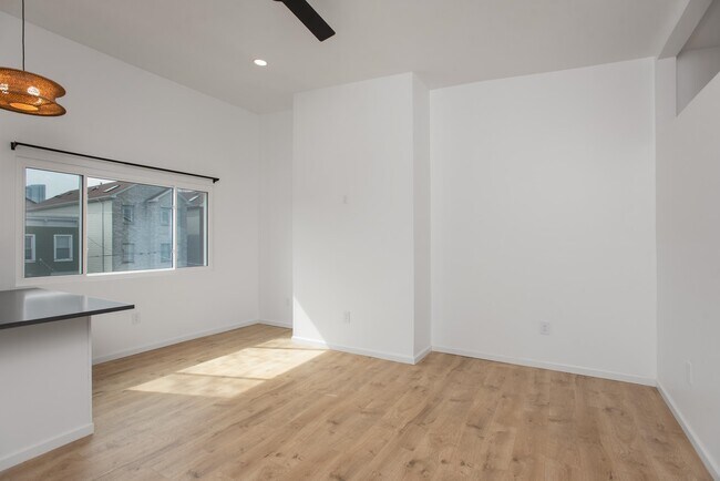 Foto del edificio - 38 Ravine Ave