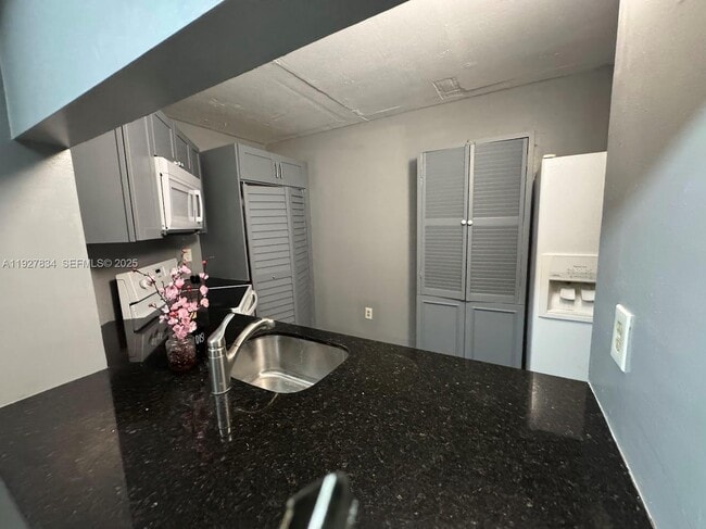 Foto del edificio - 855 NE 209th St