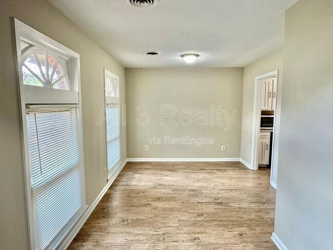 Foto del edificio - 329 Northwestern Rd