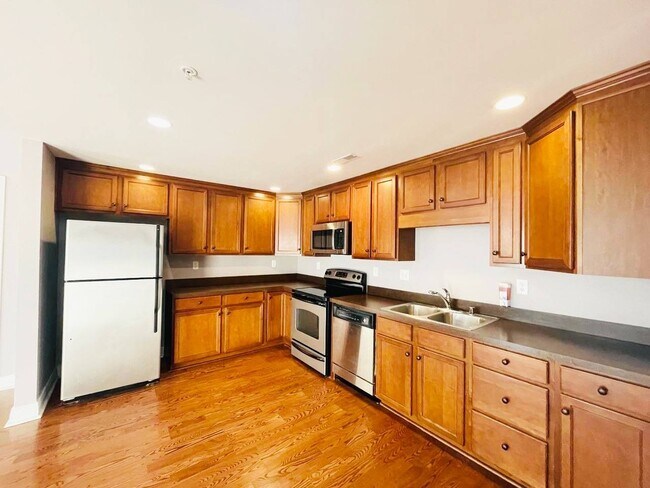 Foto del edificio - 2411 Brownsboro Rd