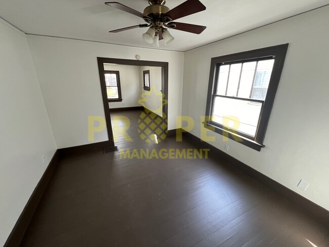 Foto del edificio - 2 bedrooms 1 bathroom house for rent