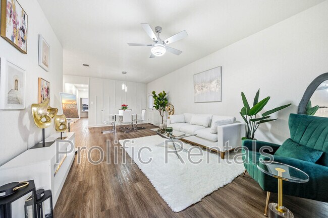 Foto del edificio - 5116 Rose Gdn Lp